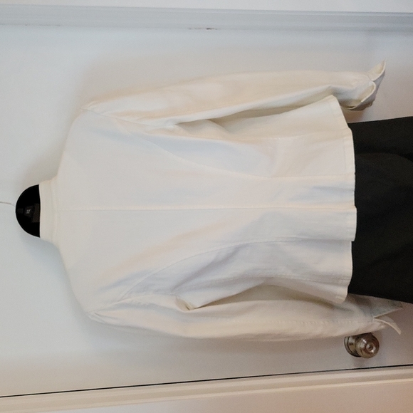 LAUREN JEANS CO. WHITE BUTTON DOWN DENIM JACKET. - Picture 4 of 11